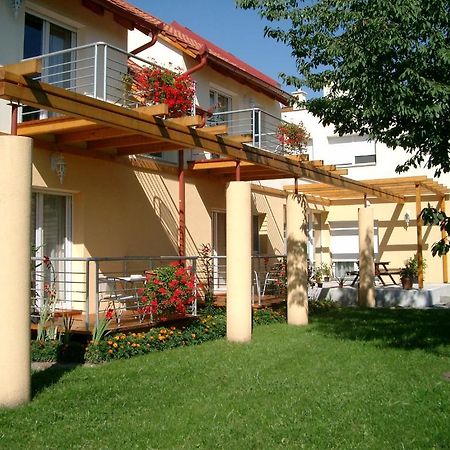 Luca Apartments 佐洛卡罗斯 外观 照片